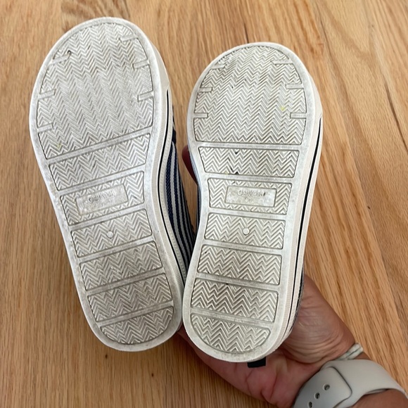 Toddler Boys Nautical Stripe Slip on Canvas Sneakers, Oshkosh, size 10 - Picture 7 of 7